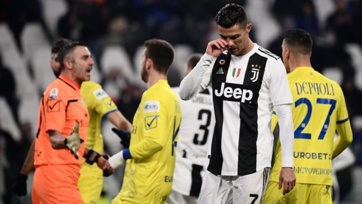 Cristiano Ronaldo tras el primer penalti fallido en Italia - Archivo